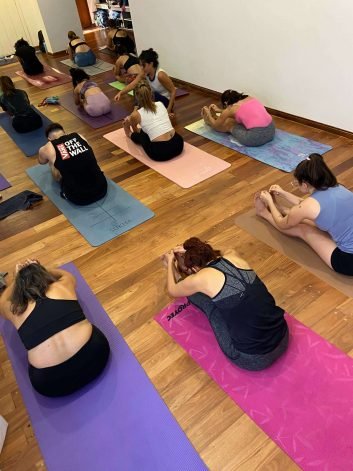 Clases de yoga grupales en Castelar